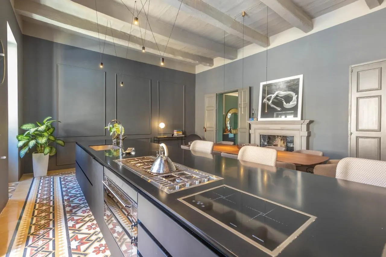 Luxury Duplex Apartment With Balcony, La Valletta